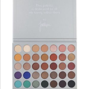 Jaclyn hill morphe eyeshadow palette